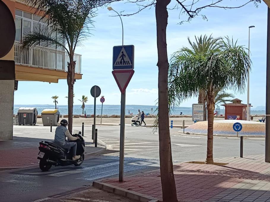 Al Lado De Barcos Y Gran Playa. Apartment Санта Пола Екстериор снимка